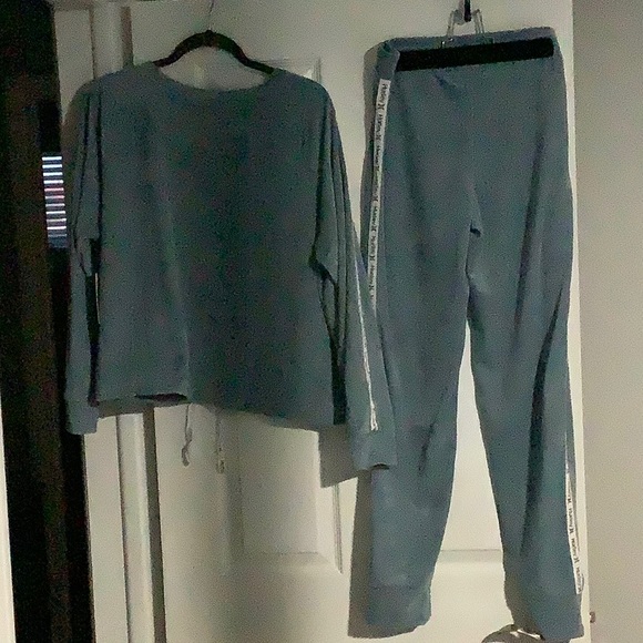 Hurley jogging suit - Picture 3 of 3